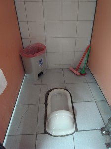 廁間工具布置(小拖把、馬桶刷)
